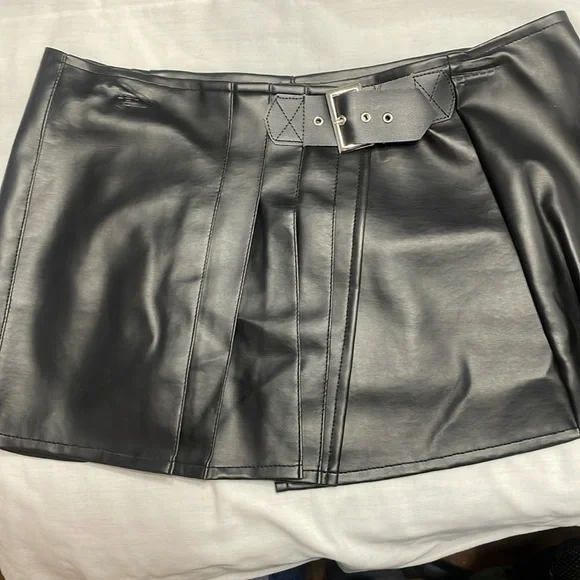 Black skirt medium - Picture 1 of 2